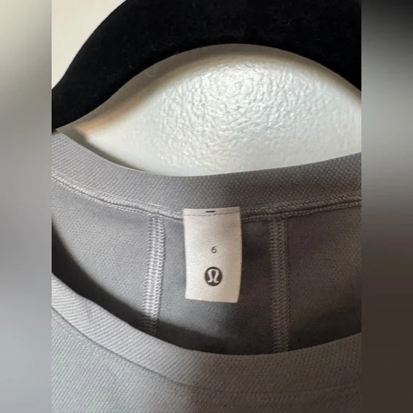 Lululemon crop top - Picture 2 of 4